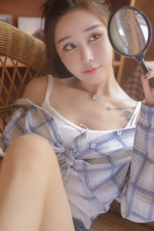 美女裸胸